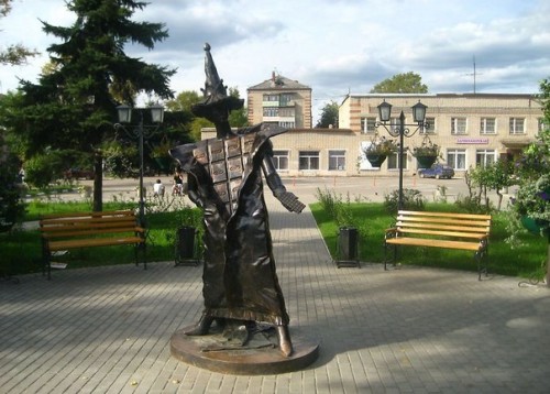 Пам'ятник шоколаду в невеликому місті Покров