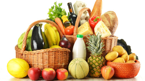 Продукти в корзині